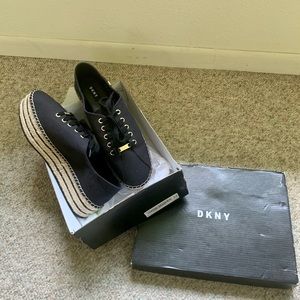 NEW DKNY WOMENS ADRIAN PLATFORM SNEAKER